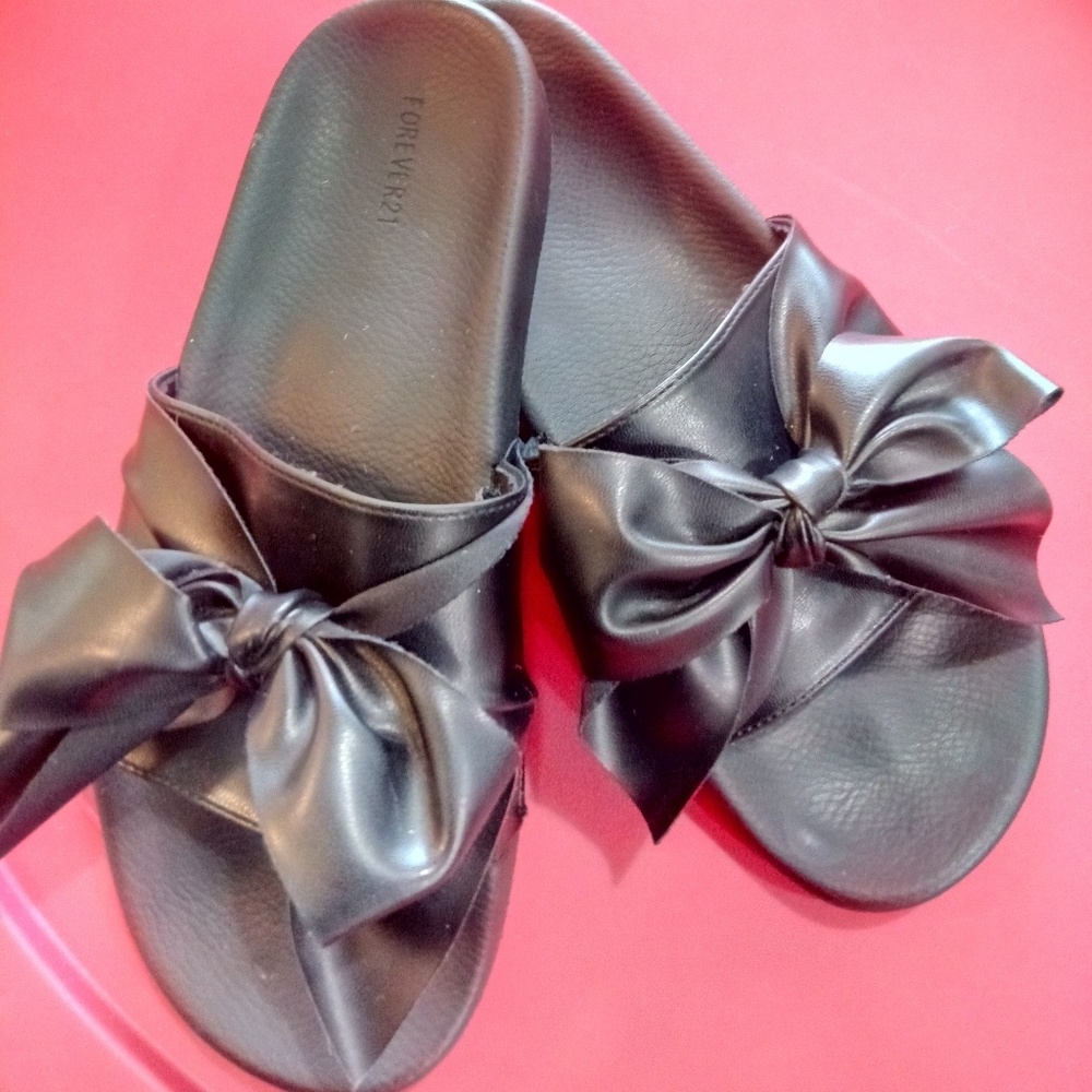 Forever21 Black leather slip on sandals